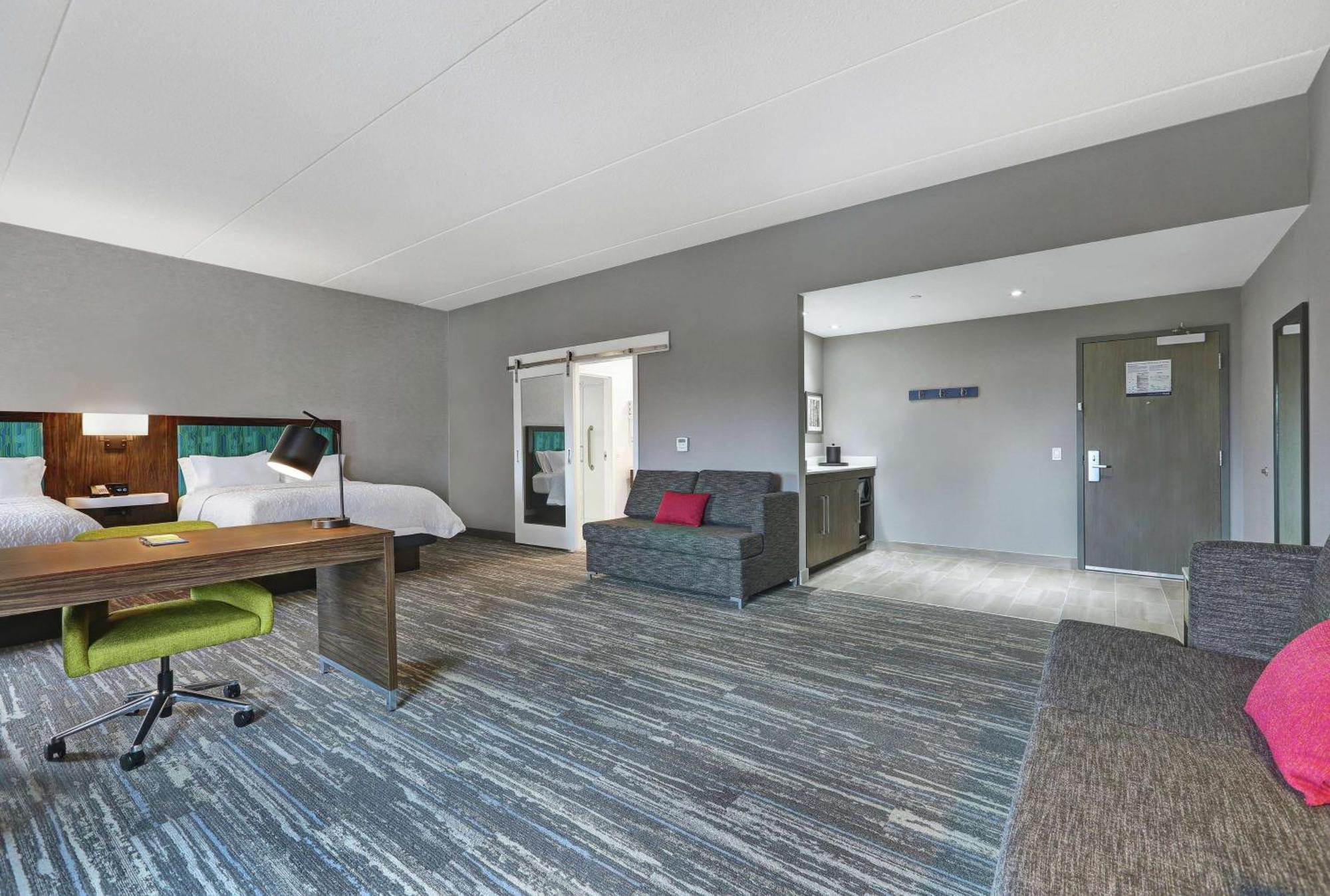 Hampton 3*