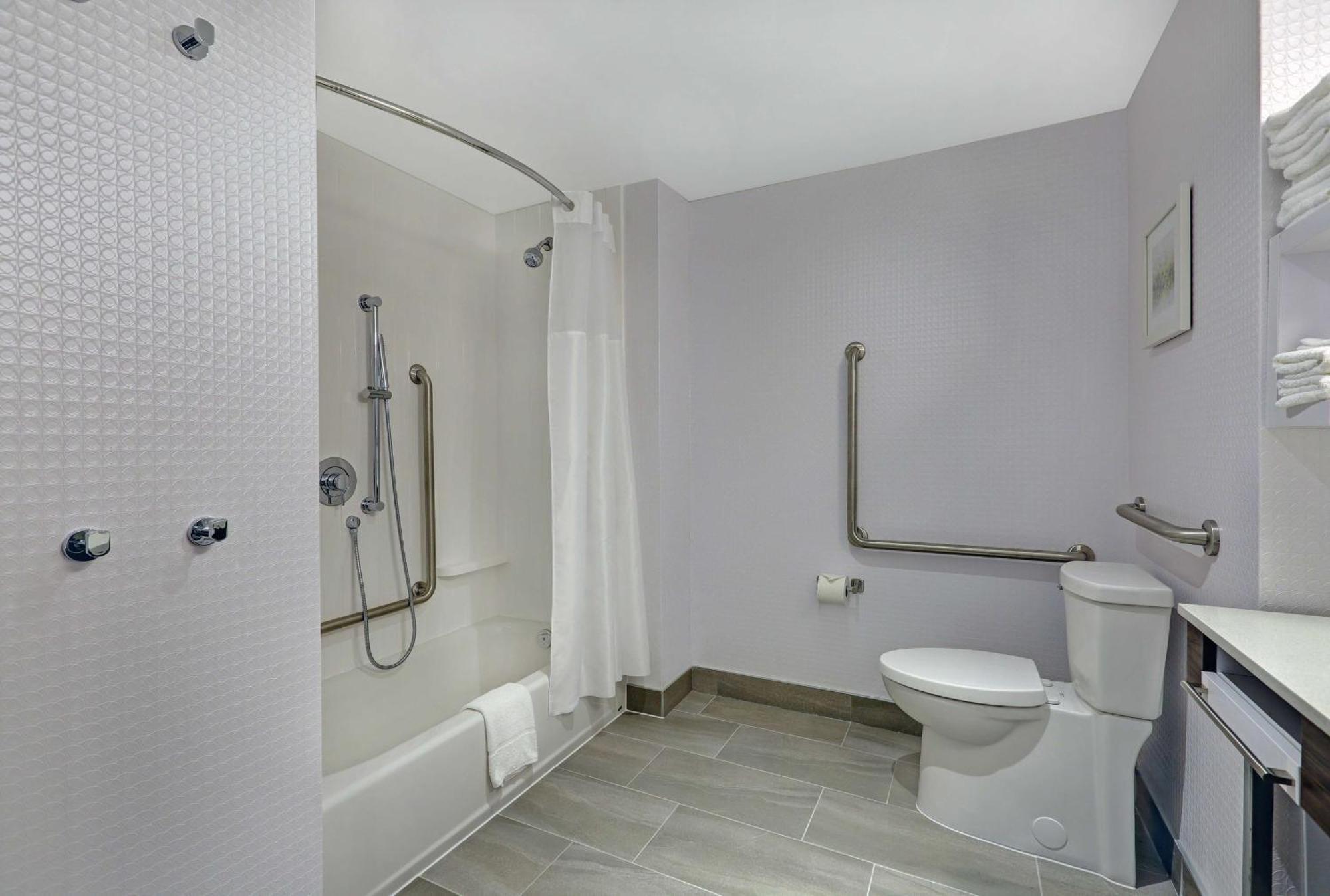 Hotel Hampton 3*